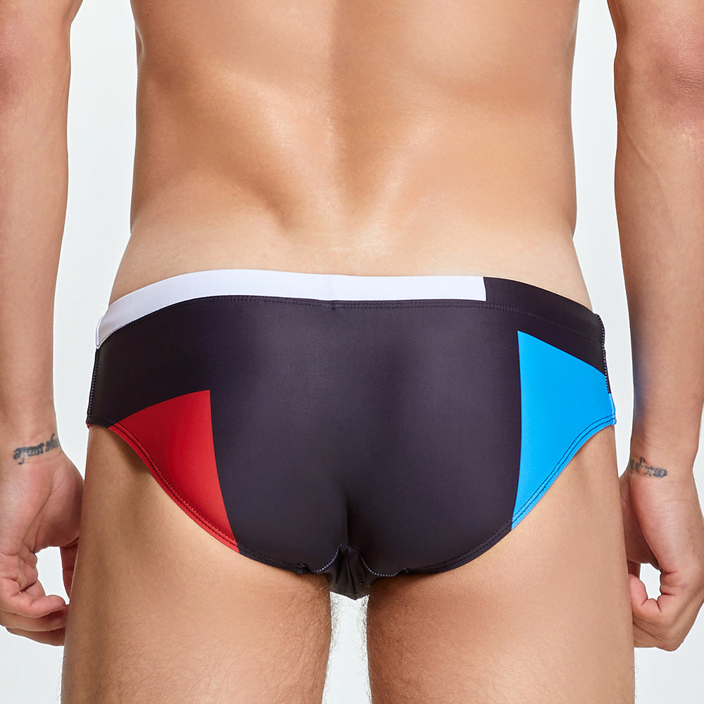 Trunks de natation au bord de la mer