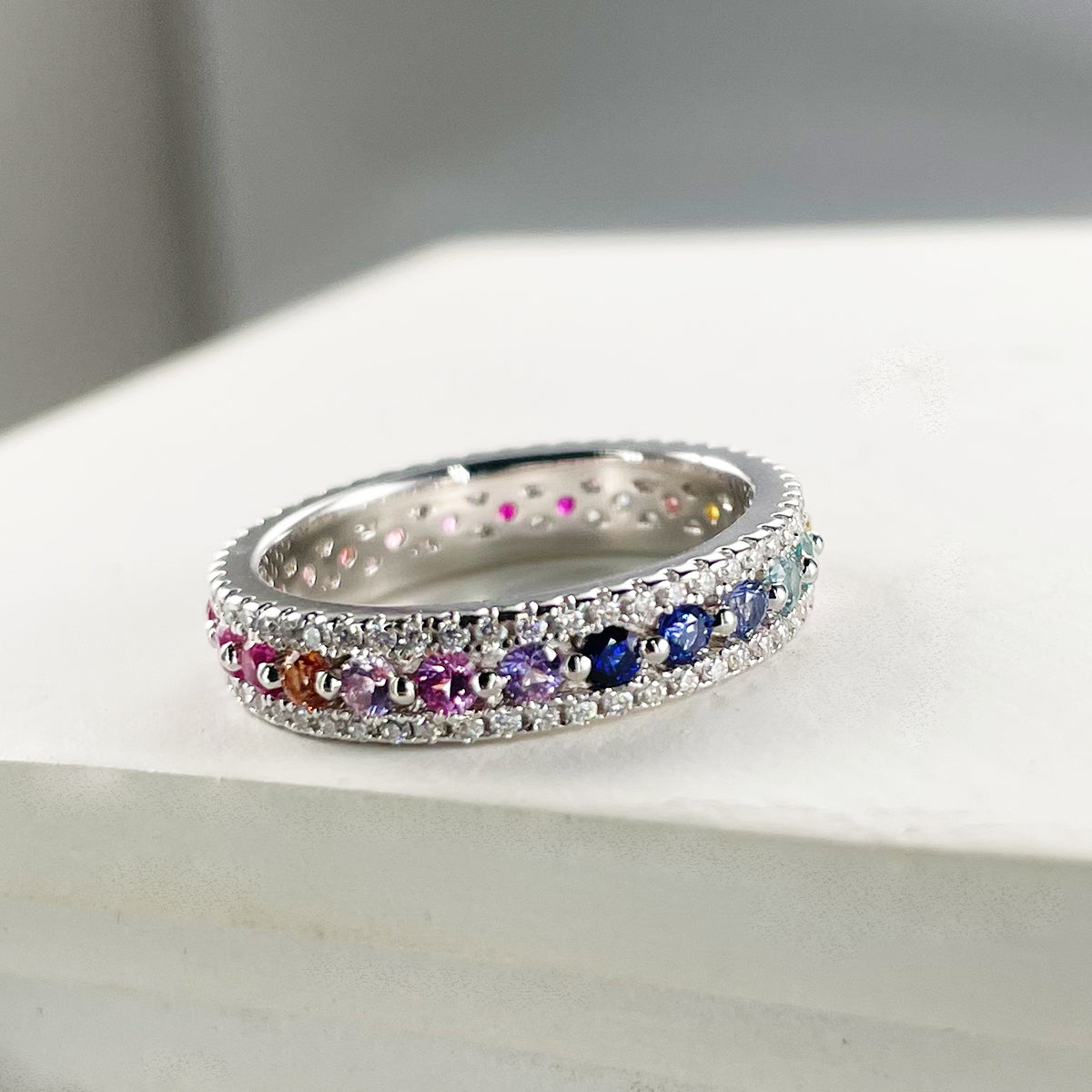 S925 Argent Sterling Rainbow Lab-Grown Gemstone Anneau d'éternité Pave Moissanite États-Unis Taille 5-9