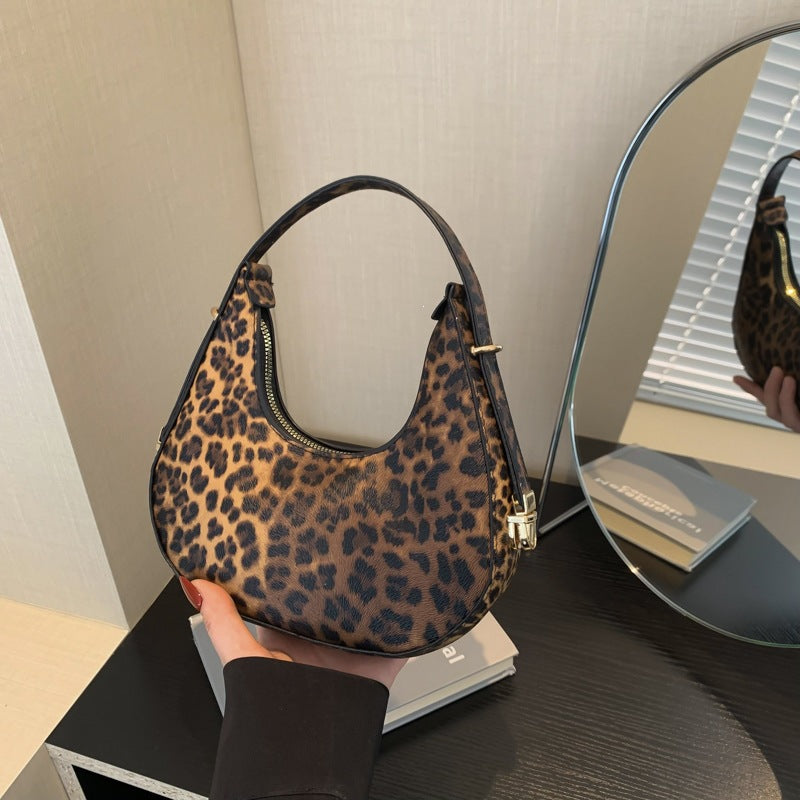 Rouge Personnalisé Sous-arm Mode Mesh Niche Design Sac de domptage à épaule unique