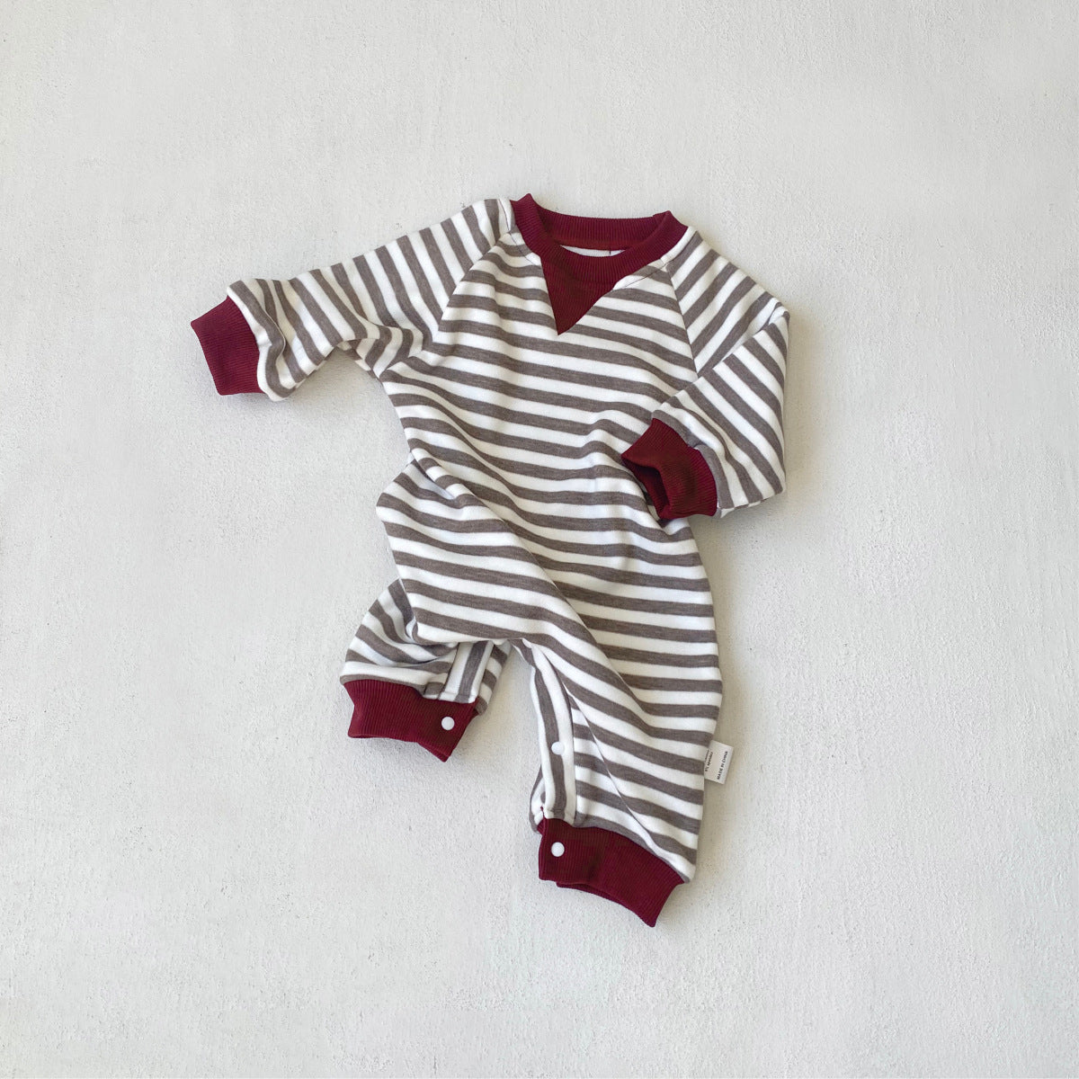 Design à rayures pour bébé en polaire d'hiver