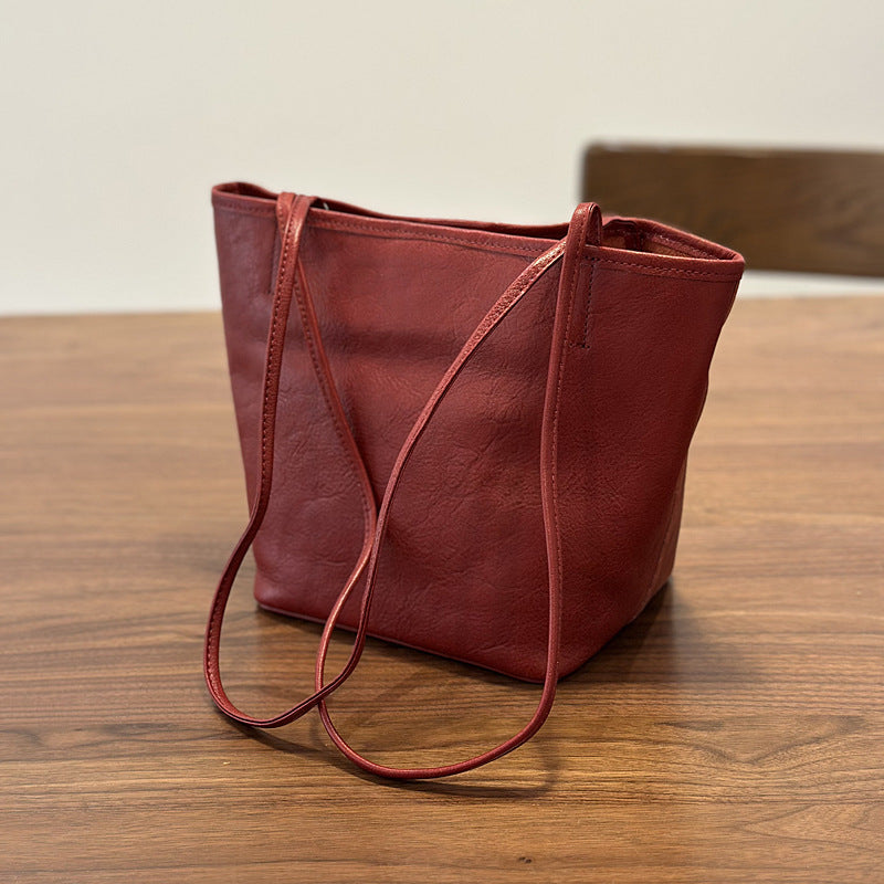 Vieux sac en cuir avec une poche amovible