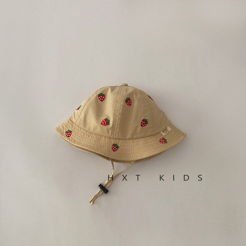 Chapeau de soleil en dentelle à motifs fraises