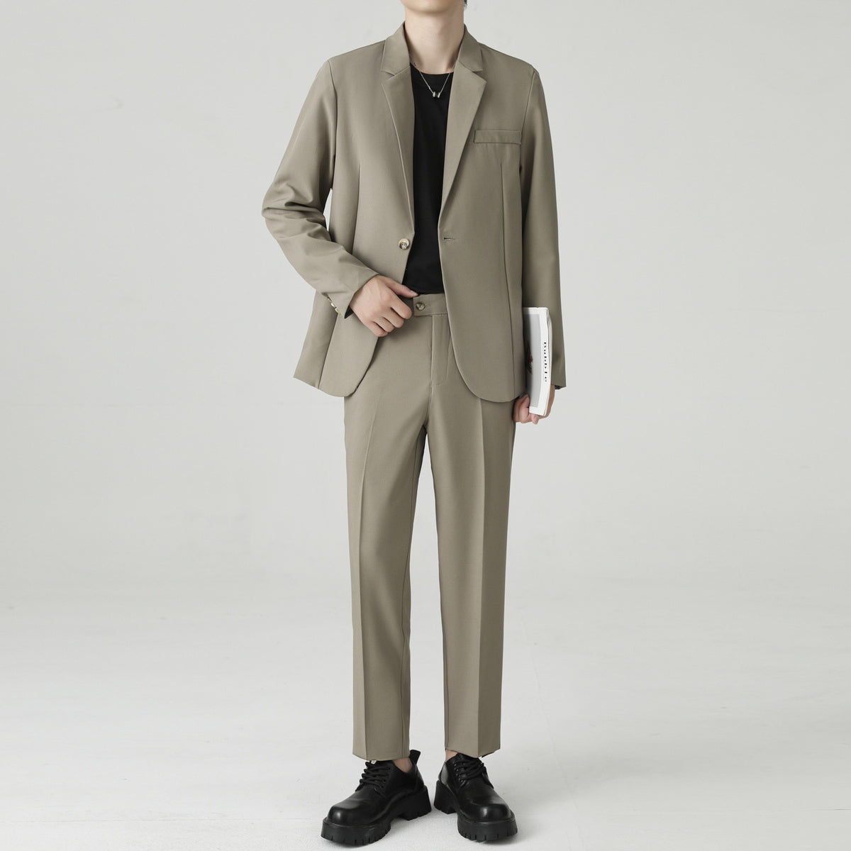 Haut-de-gamme coréen de style Edgy and Handsome deux-pièces