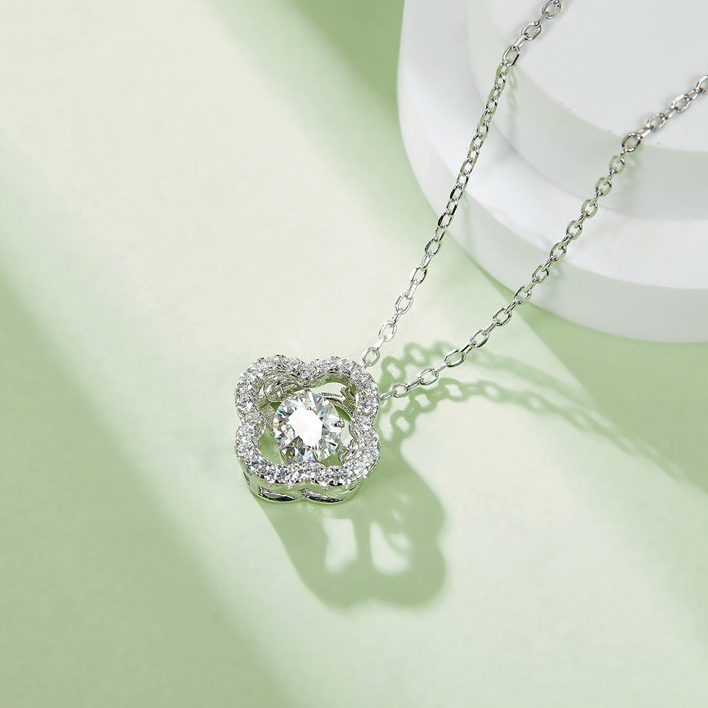 S925 Argent Sterling 0.5ct D Couleur VVS1 Moissanite Collier de trèfle à quatre feuilles 45cm Platinum