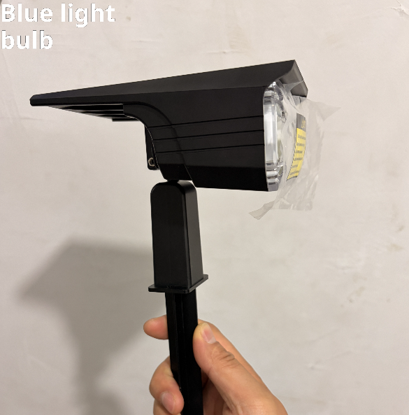 Lampe de faisceau solaire avec deux fonctions de surveillance installées