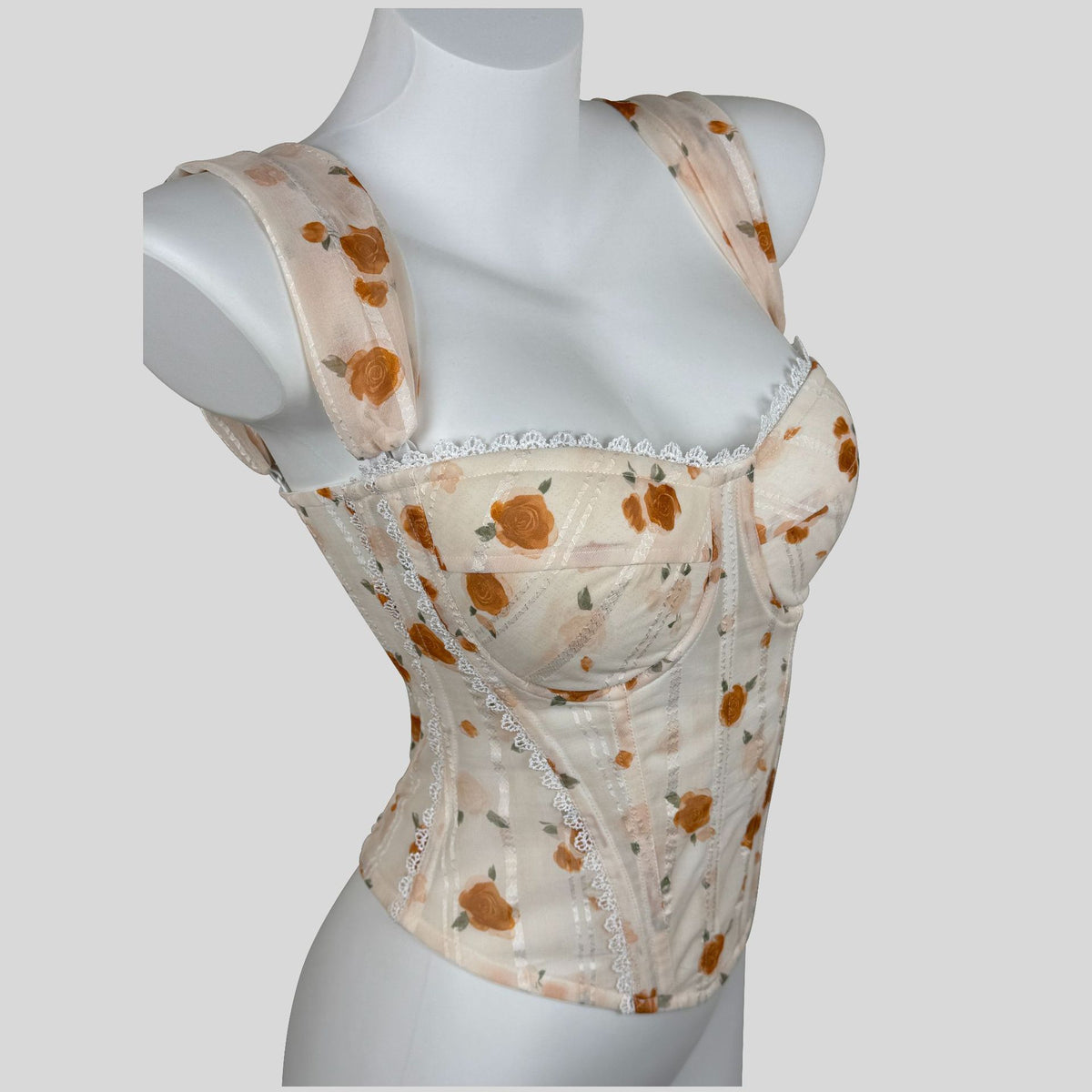 Corset encastré en dentelle à l'abricot