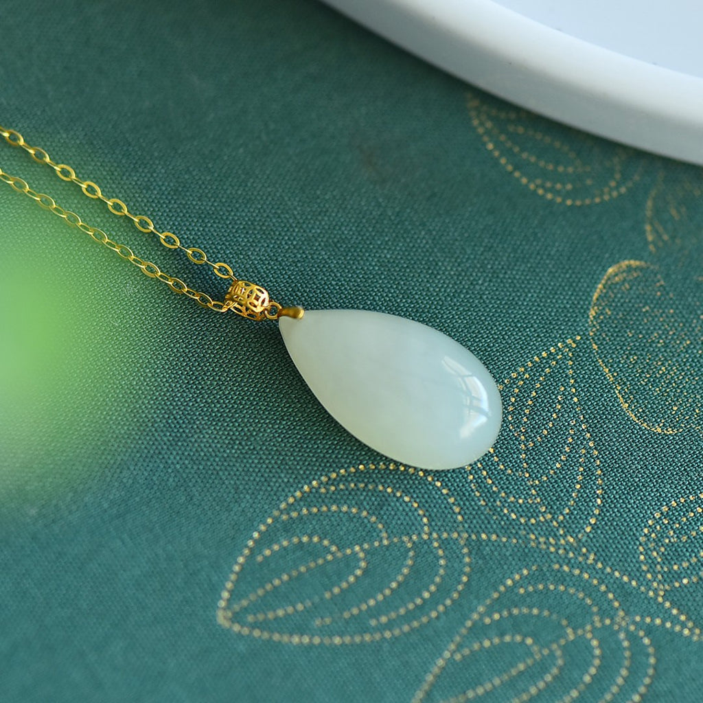 Collier pendentif Jade naturel Niche minimaliste