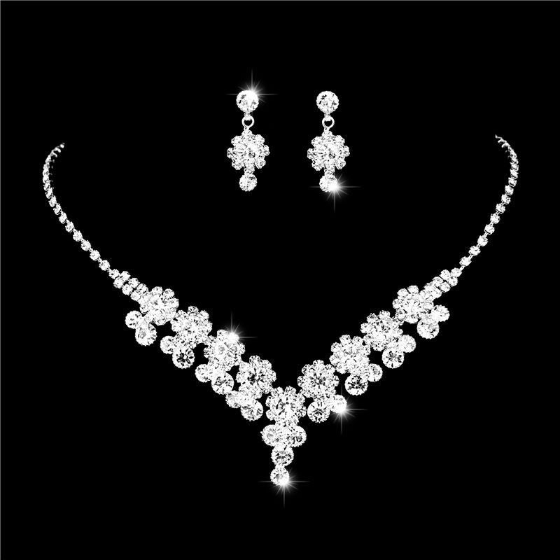Collier de fleur de strass ultra brillant