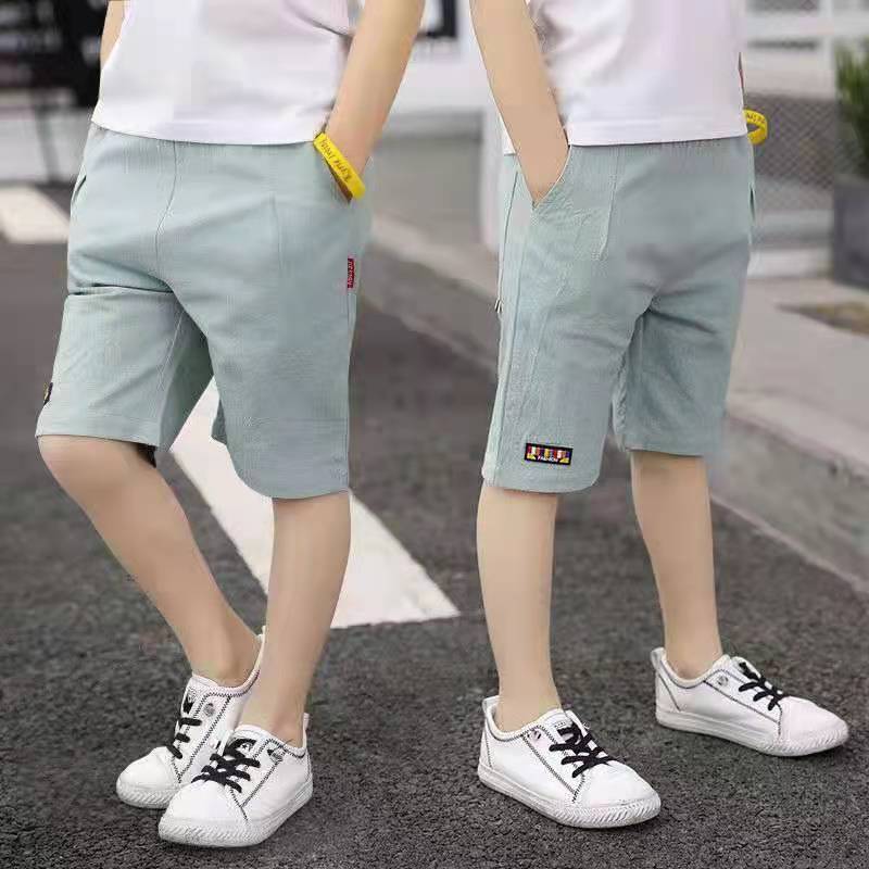 La mode des shorts d'été pour garçons