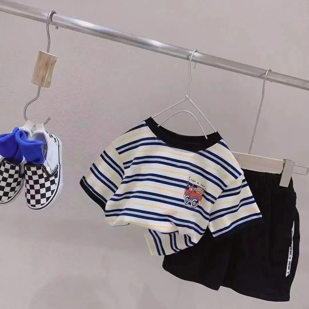 T-shirt à manches courtes à rayures pour enfants