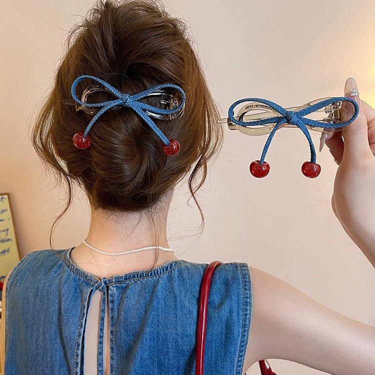 Cerise pendentif Ribbon Bow Twist cheveux clip pour les femmes