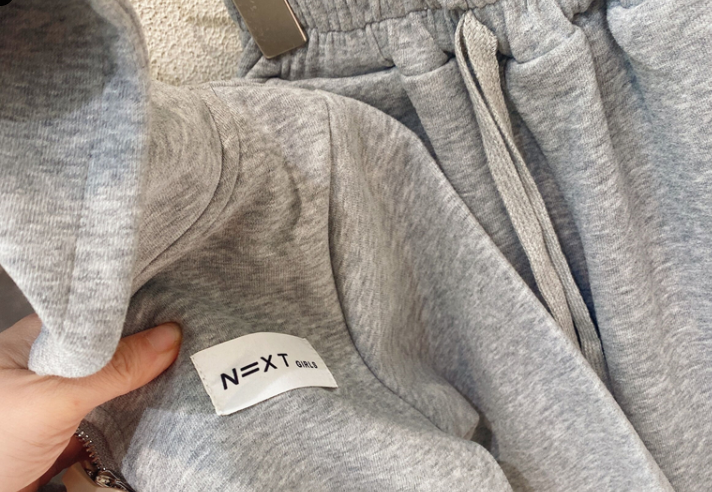 Deux hoodies de sport et de loisirs parents-enfants