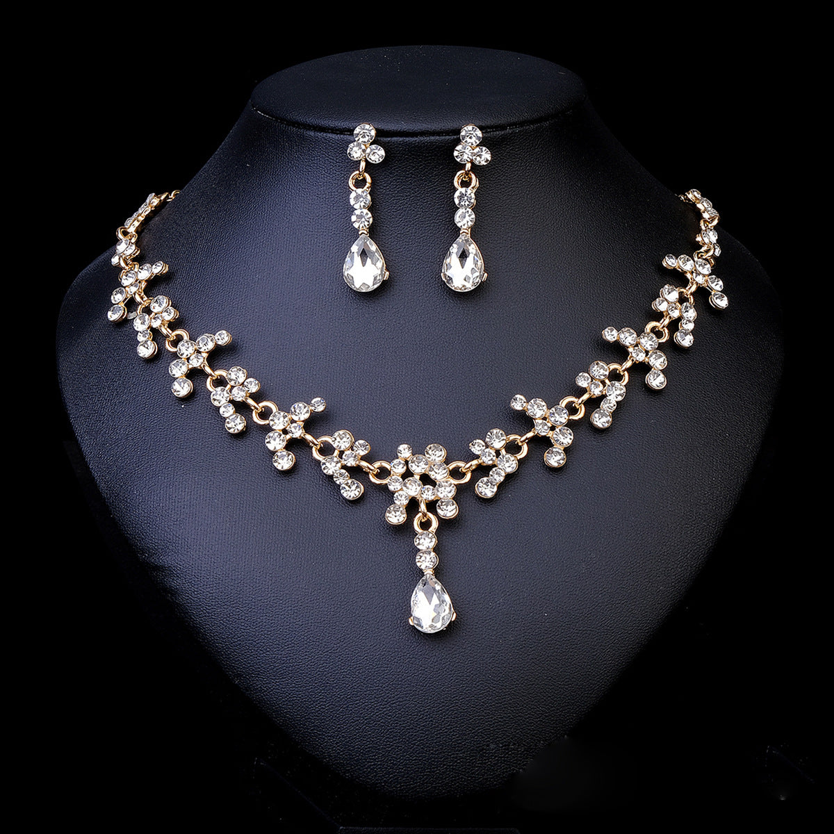 Boucles d'oreilles et colliers en Strass Pearl