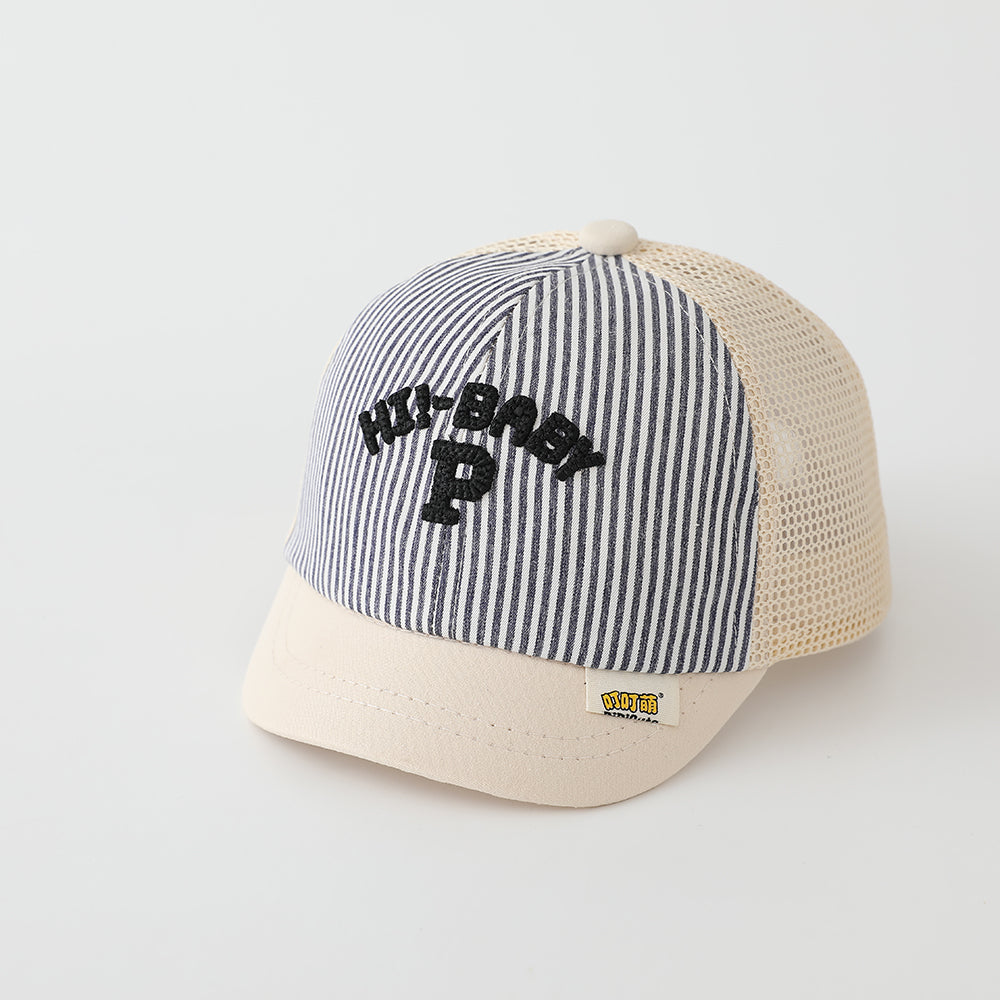 La lettre brodée pour enfants P Chapeau à rayures verticales avec un design multicolore est une mode