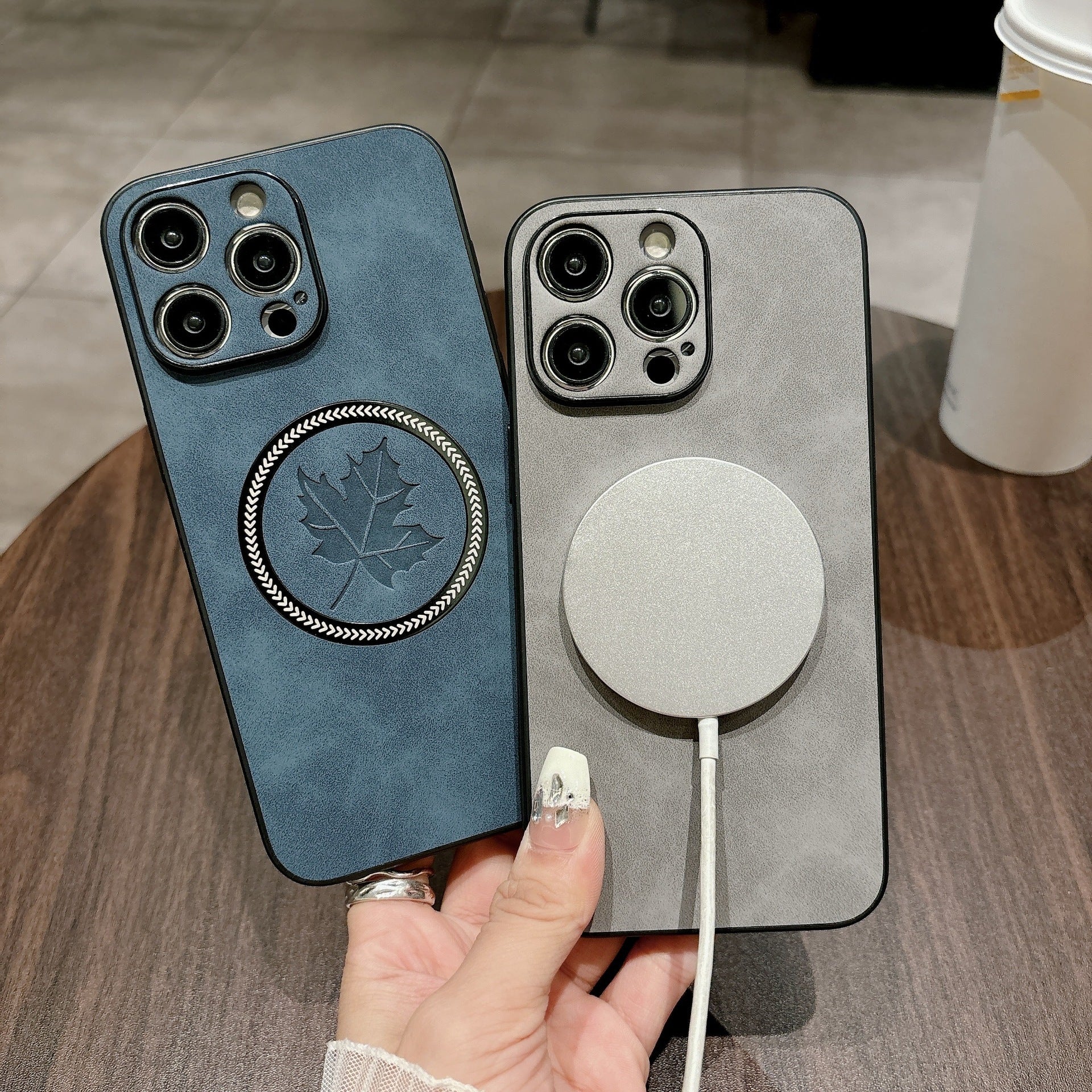 Magnetic Lambskin Maple Leaf Téléphone cellulaire Shell