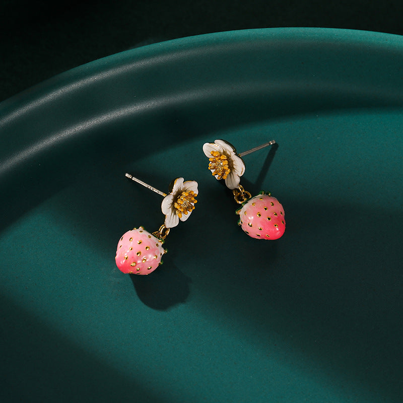 Boucles d'oreilles en argent émail fraise pour femmes