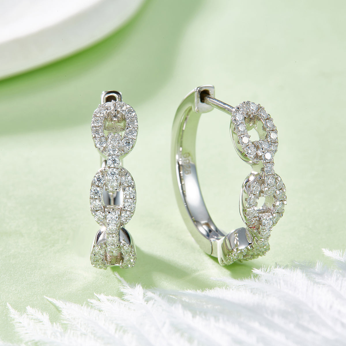 6g 18mm S925 Argent Sterling Chaîne torsadée Lien Boucles d'oreilles Moissanite Pave Huggie Hoops