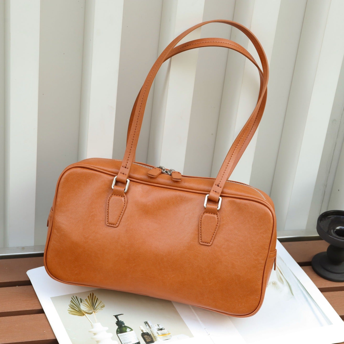 Couche de tête Cowhide sac pour femmes Armpit sac de bowling sac sac de fourre-tout Niche main en cuir haut de gamme