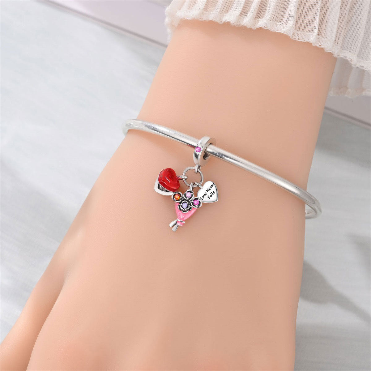 Pendentif romantique et bracelet perlé