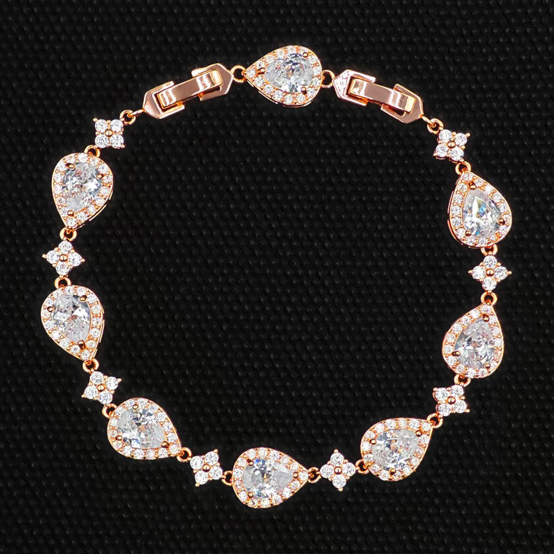 Luxury Teardrop Cubic Zirconia Bracelet Élégant en laiton Déclaration Bijoux Femmes Cock de mariage