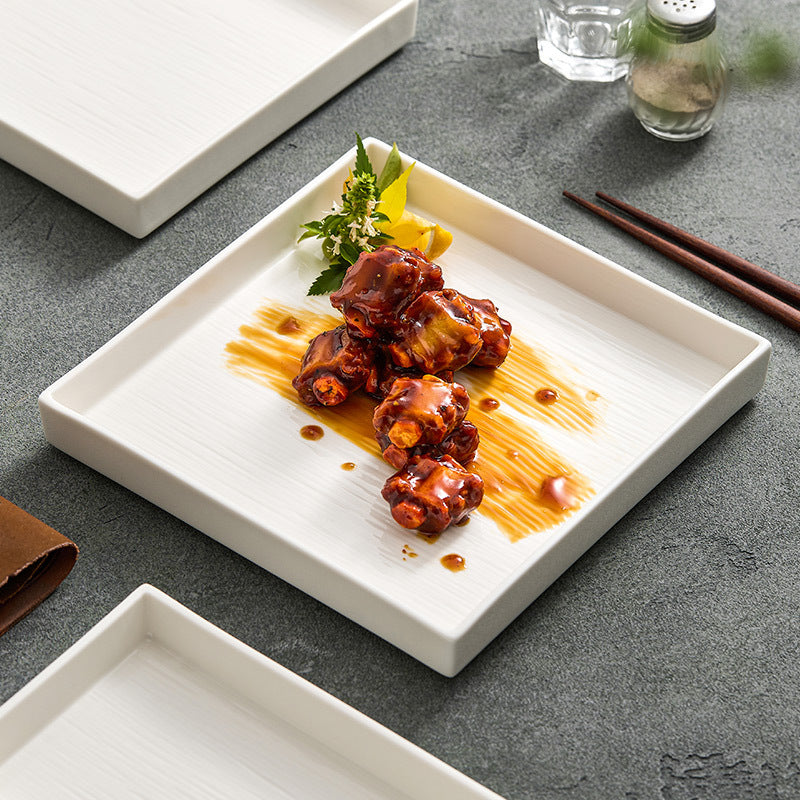 Assiette de vaisselle en plaques carrées