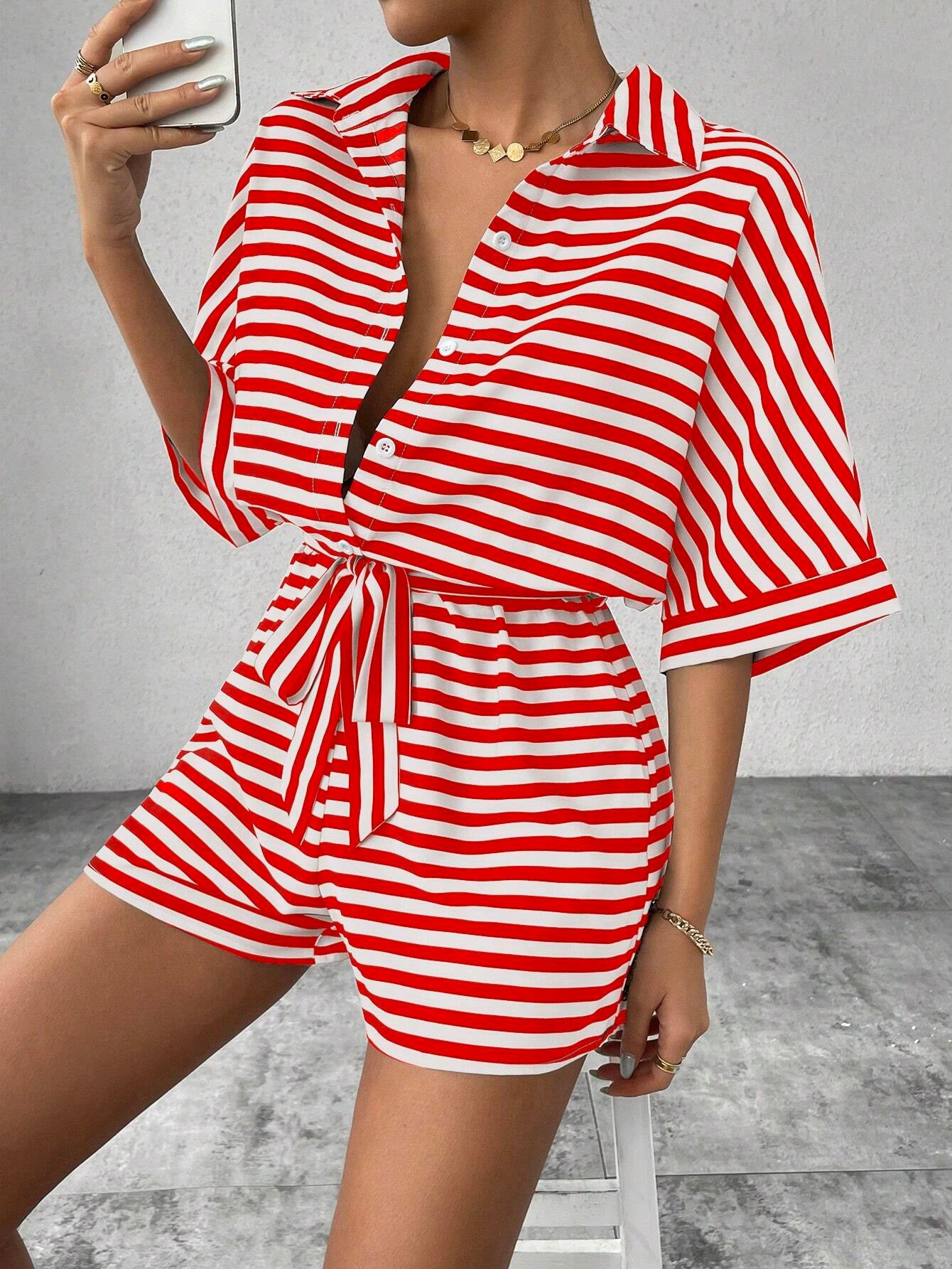 Maillot de saut rayé d'été doté d'un style de cardigan front-bouton de collier de lapel