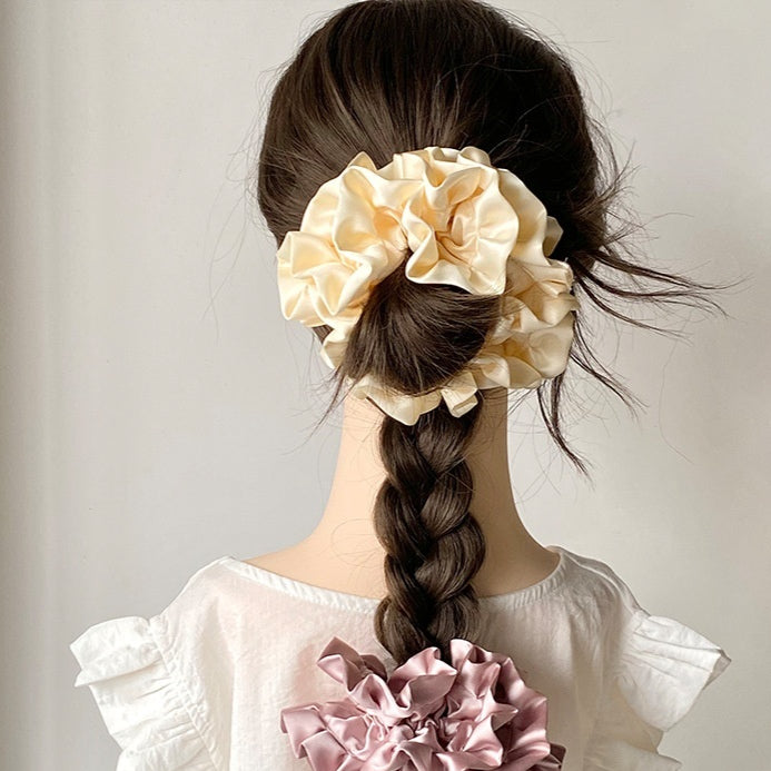Satin plissé fleur de coiffure Grande Anneau de cheveux Full Hyrangea