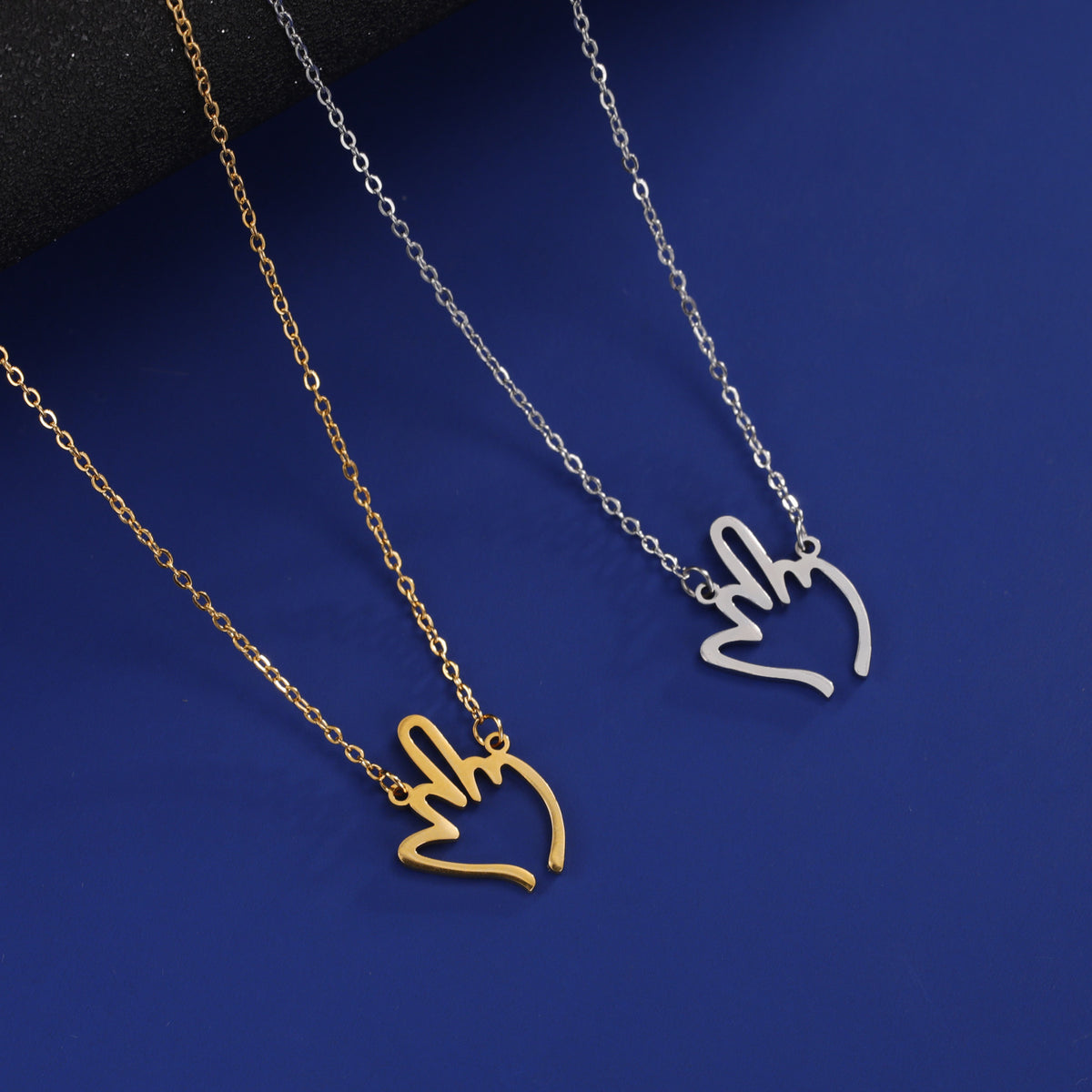 Collier en acier inoxydable pendentif à doigts moyens
