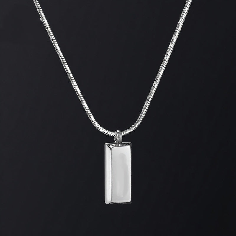 Collier pendentif carré minimaliste en acier inoxydable