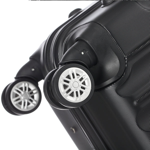 Trois dans un compartiment à bagages noir