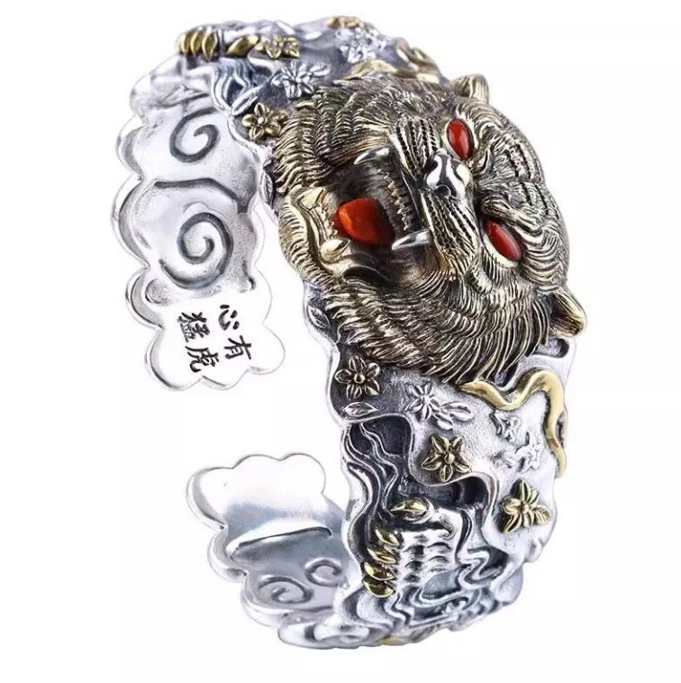 Bracelet à tête de tigre tendance avec une vibration de commandement distinctive