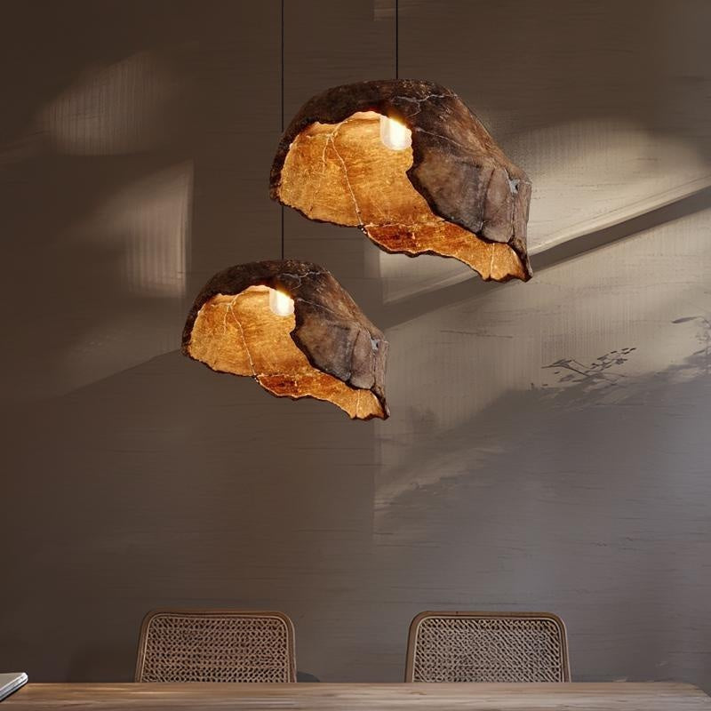 Lustre avec un motif de lotus flétris