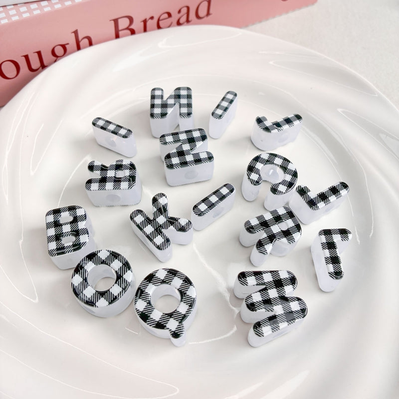 Perles acryliques à lettre hissée