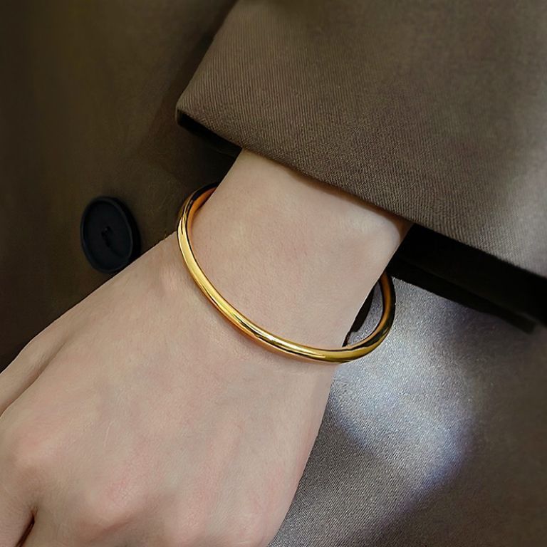 Bracelet de style ethnique couleur or pour les femmes