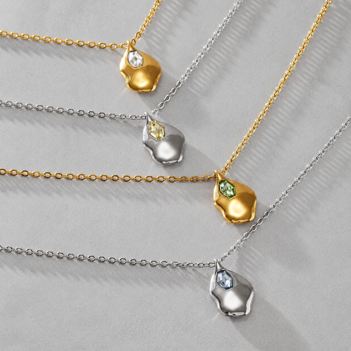 Collier en acier de titane Zircon coloré avec une sensation de luxe légère