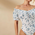 Costume d'été à manches longues avec cou carré