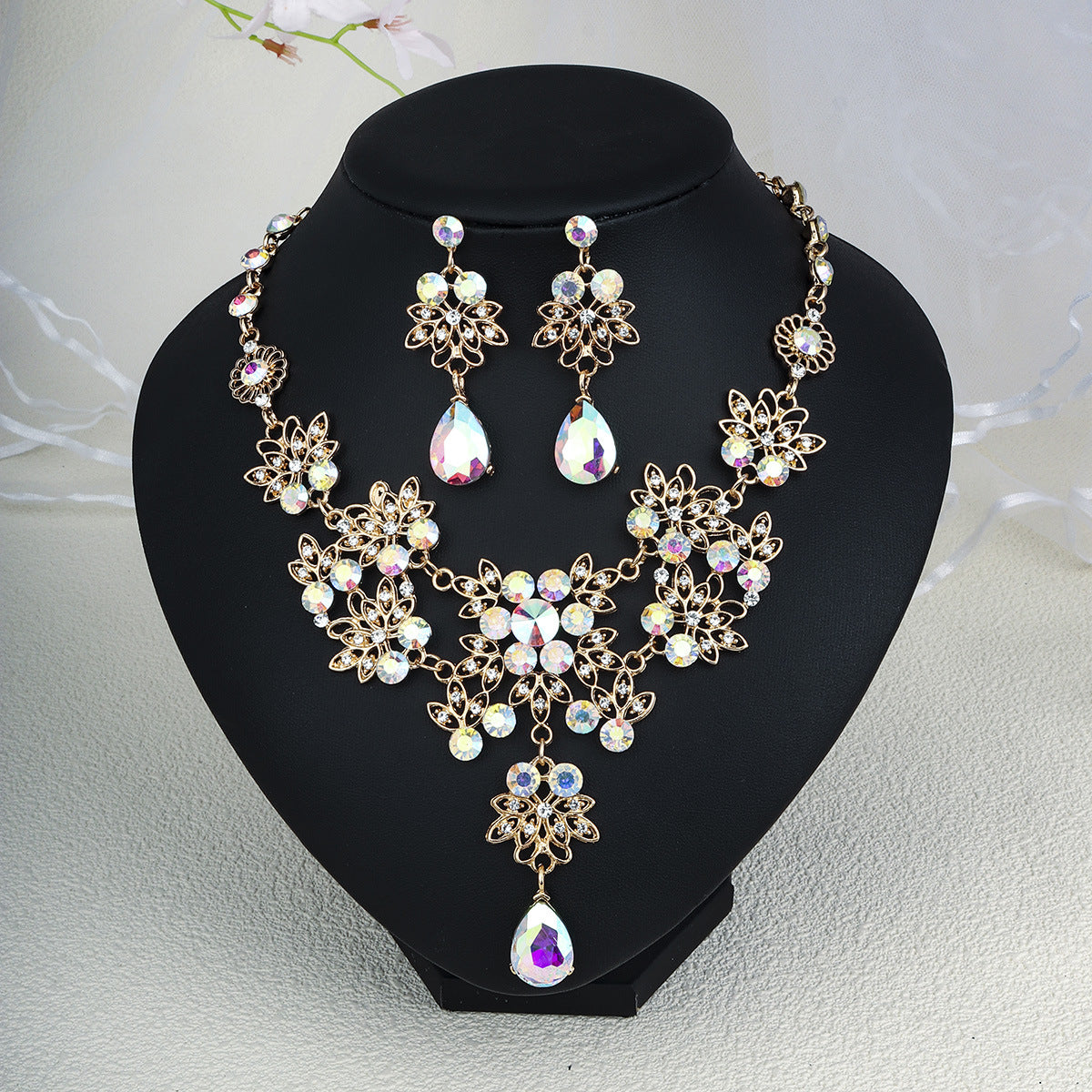Boucles d'oreilles et colliers en Strass Pearl