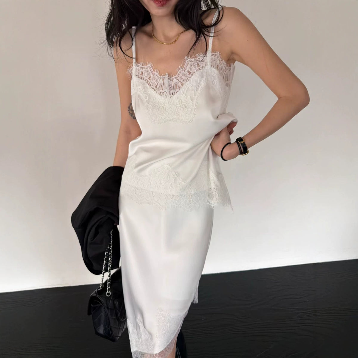 Dentelle polyvalente et satin Chic Asymétrique Slip Camisole
