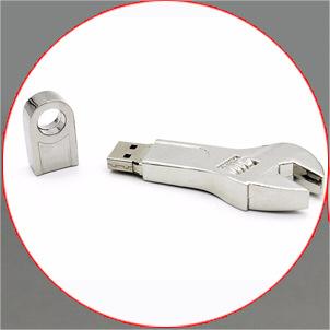 Metal Wrench U Disk Enterprise Business Conference Cadeau Double-tête Plum Blossom Activit