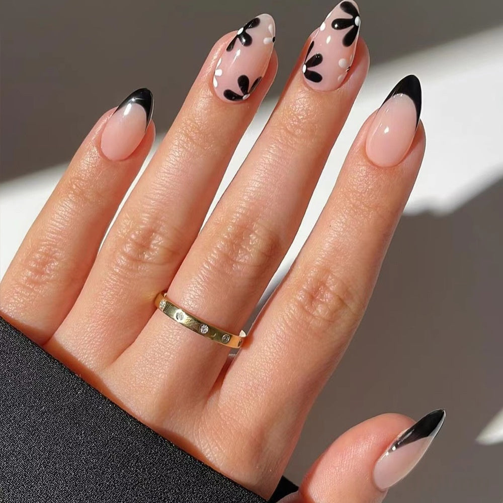 Set de 24 pièces de conseils d'ongles à porter avec des dessins de fleurs
