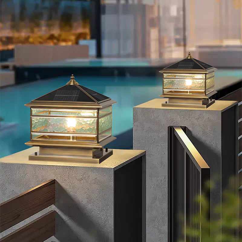 Lampe extérieure étanche à l'énergie solaire avec une base de colonnes