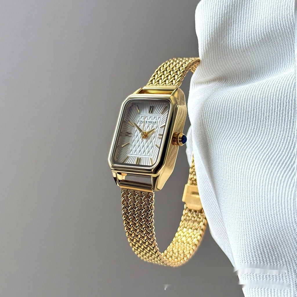 La montre haut de gamme polyvalente légère pour les femmes pour les étudiants en quête d'un D simple et compact