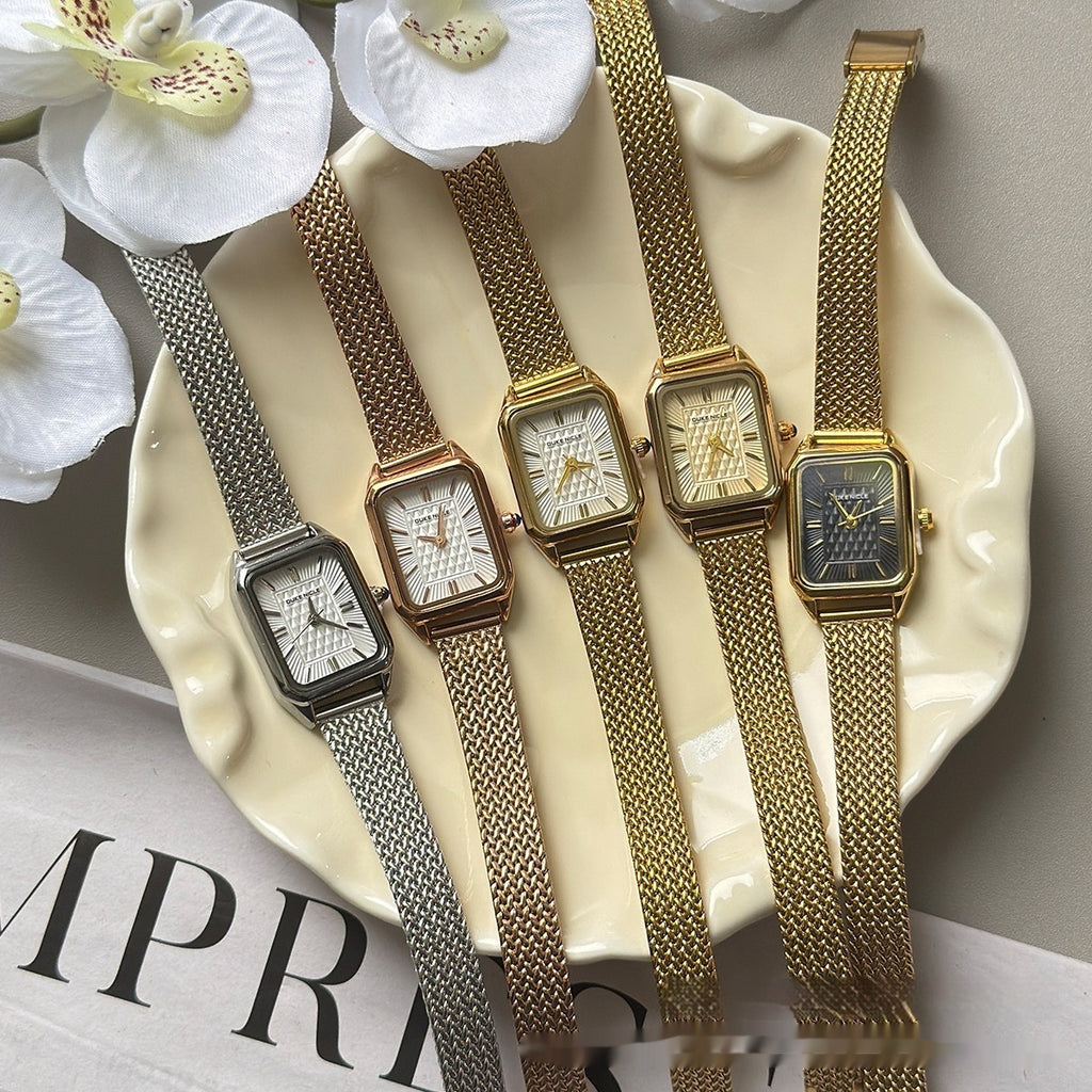 La montre haut de gamme polyvalente légère pour les femmes pour les étudiants en quête d'un D simple et compact