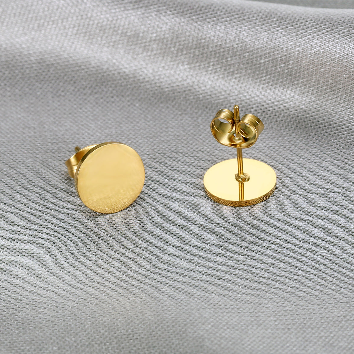 Boucles d'oreilles élégantes et élégantes en acier au titane