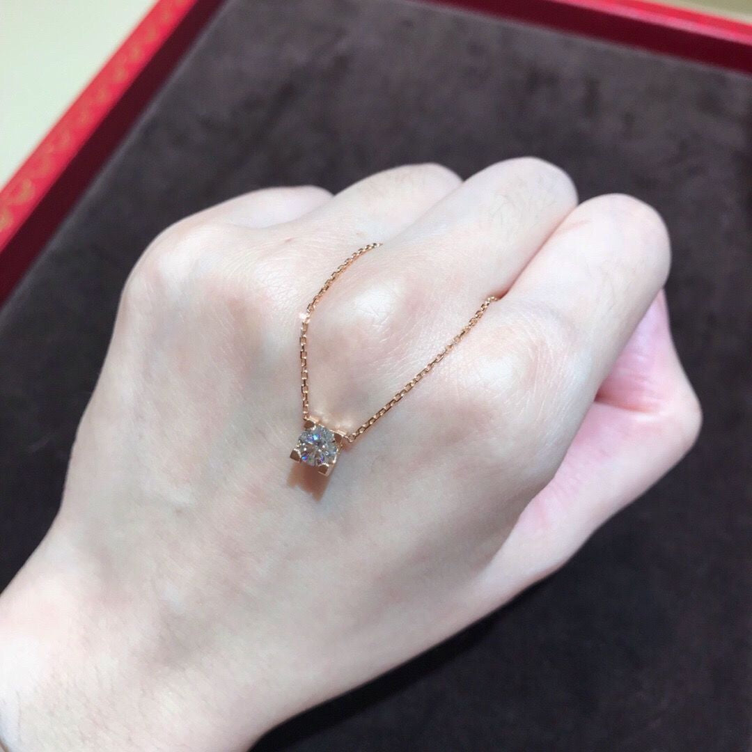 Pendentif en diamant simple à quatre griffes Collier en acier au titane
