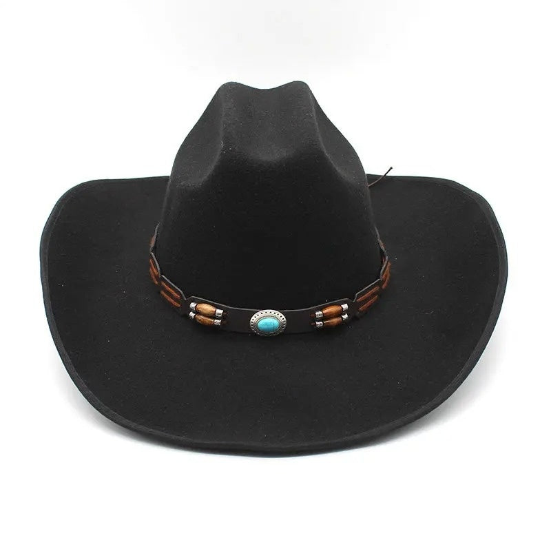 Chapeau Woolen, ceinture turquoise, denim occidental