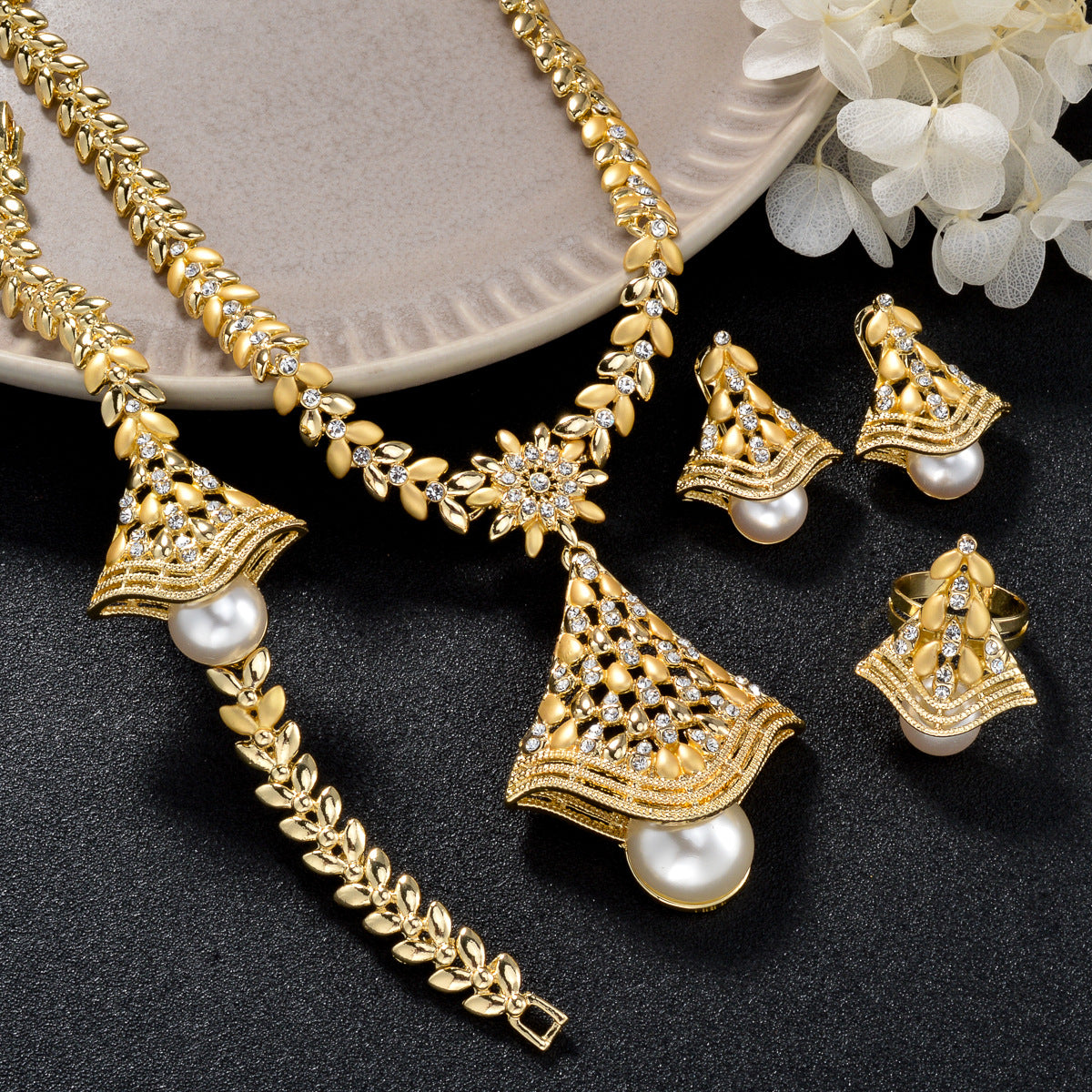 Collier de feuille dorée 18k pour bijoux