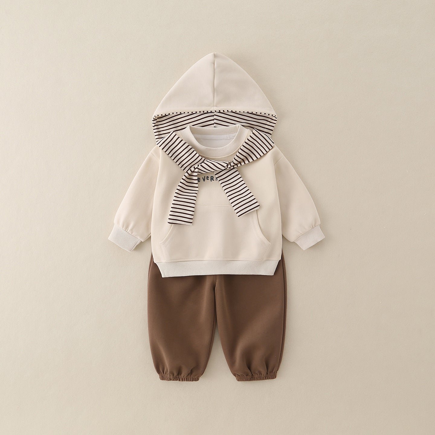 Ensemble d'aménagements élégants de printemps pour enfants