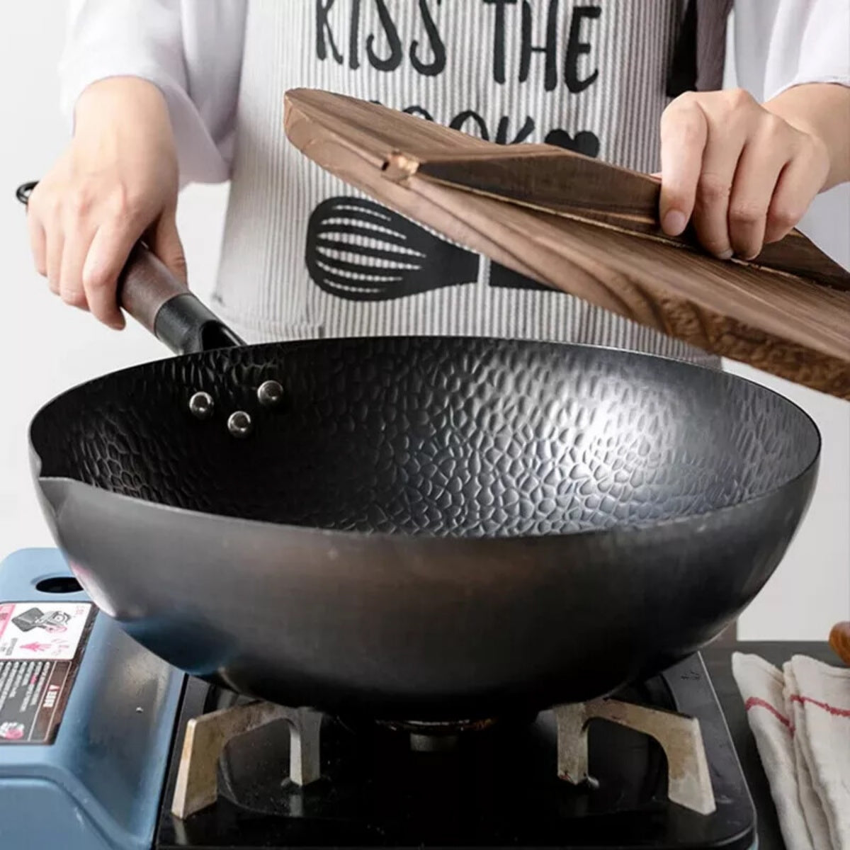 32CM Ménage en fer pur Wok en fonte non enduit pour cuisinières à induction de gaz