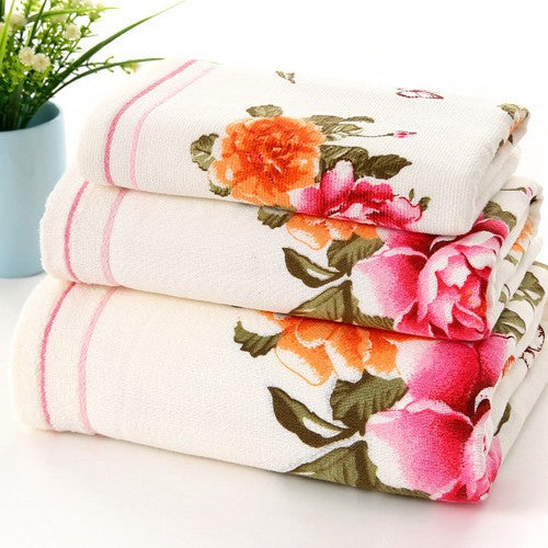 Serviette en tissu bicolore imprimée avec des fleurs de pivoine